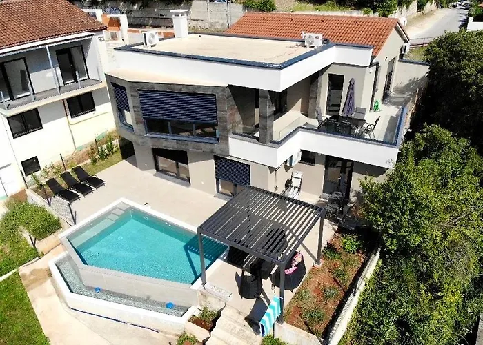 Matrix, Center, Pool Πούλα