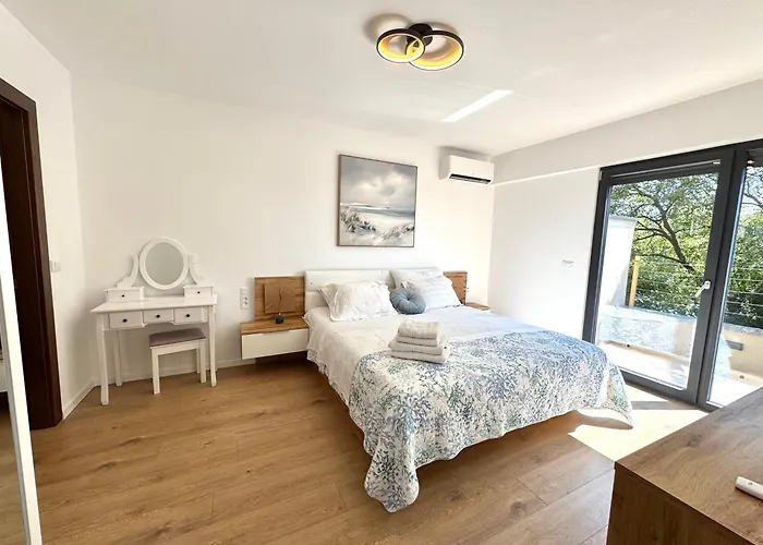 Matrix, Center, Pool Πούλα