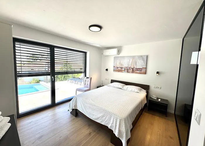 Matrix, Center, Pool 빌라 풀라