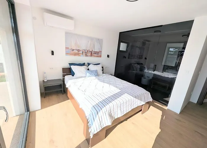 Matrix, Center, Pool Βίλα