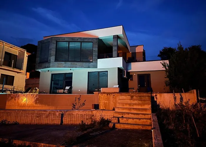 Matrix, Center, Pool * Πούλα