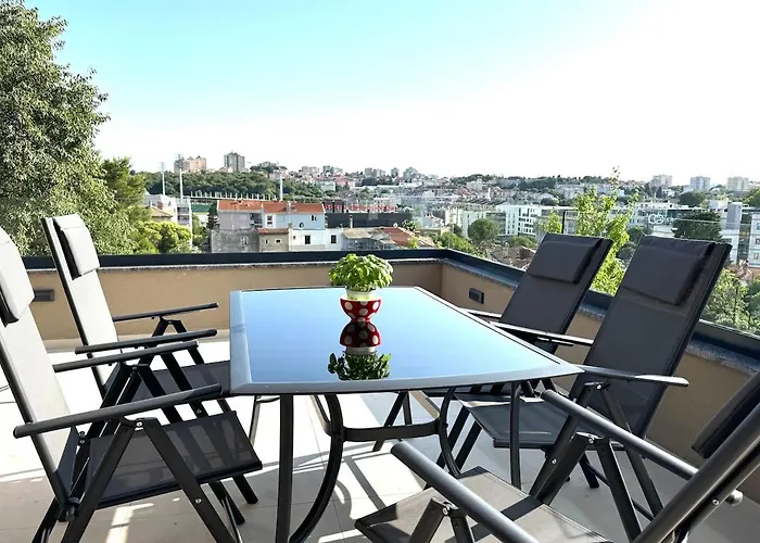 Matrix, Center, Pool 빌라 풀라