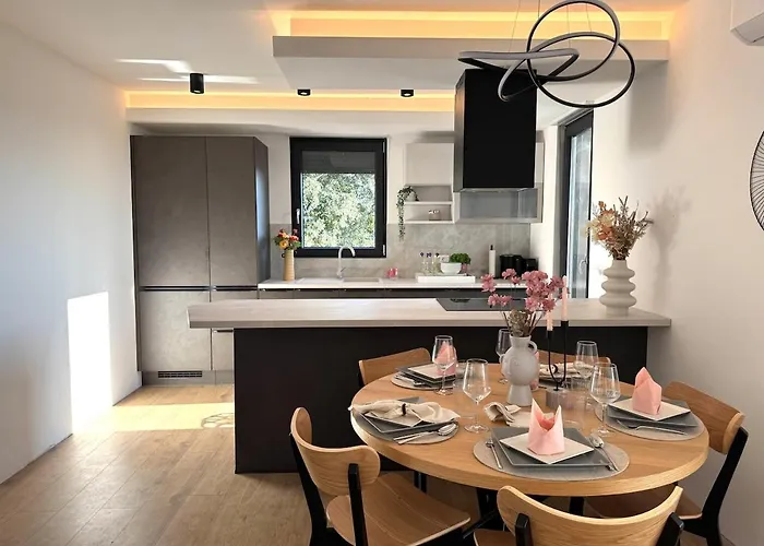 Matrix, Center, Pool Πούλα