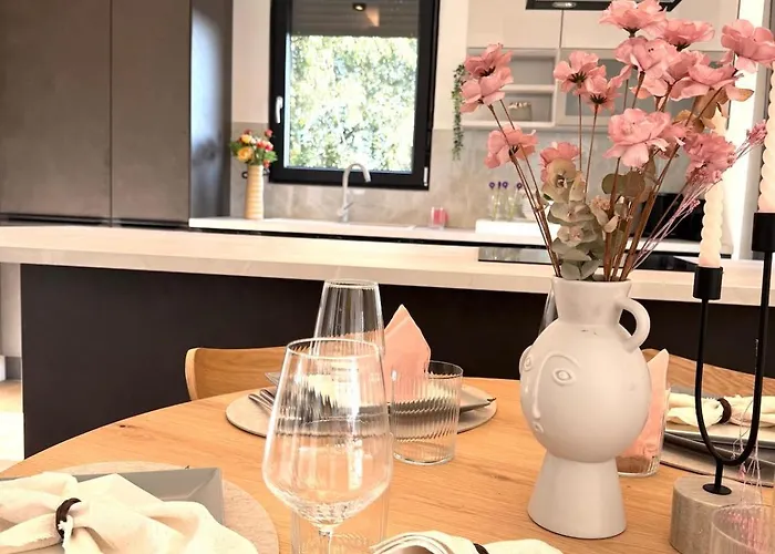 Matrix, Center, Pool 빌라