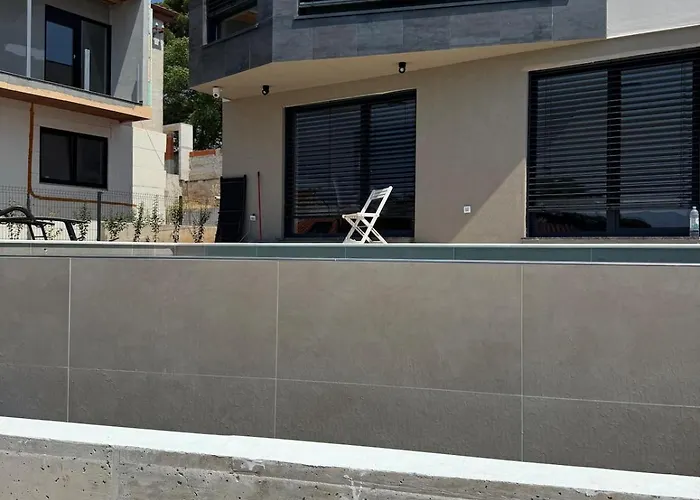 Βίλα Matrix, Center, Pool Πούλα