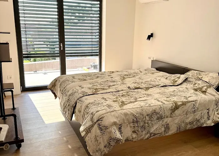 Matrix, Center, Pool 빌라