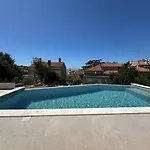 Matrix, Center, Pool * Πούλα